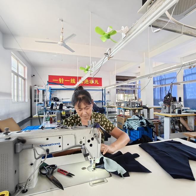 裁服饰江西生产基地顺利投产冰球突破豪华版app浙江金(图4)