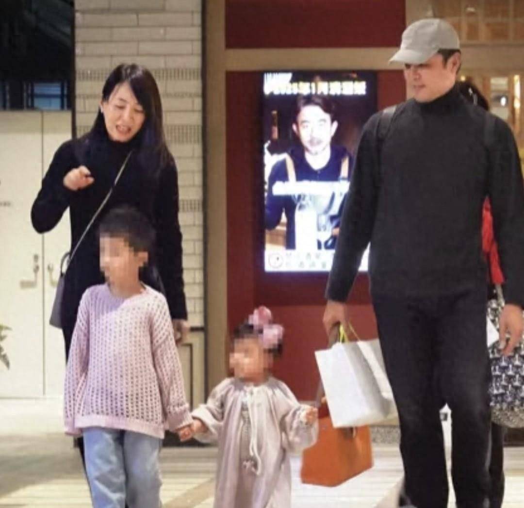 2岁二胎女儿躺吊床上面小肚子圆鼓鼓好萌冰球突破豪华版app明