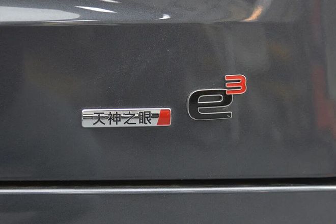 沙发”不在话下连双人床都齐了！冰球突破腾势N9：“冰箱彩电大(图9)