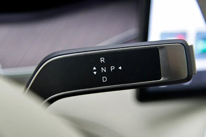 沙发”不在话下连双人床都齐了！冰球突破腾势N9：“冰箱彩电大(图10)