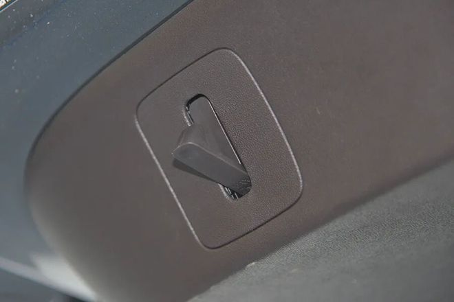 沙发”不在话下连双人床都齐了！冰球突破腾势N9：“冰箱彩电大(图11)