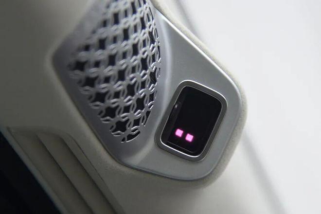 沙发”不在话下连双人床都齐了！冰球突破腾势N9：“冰箱彩电大(图12)